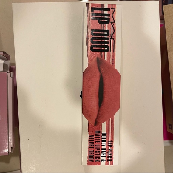 New in Box Mac Lip Duo: Lip Pencil Boldly Bare & Matte Lipstick Velvet Teddy - Picture 4 of 4